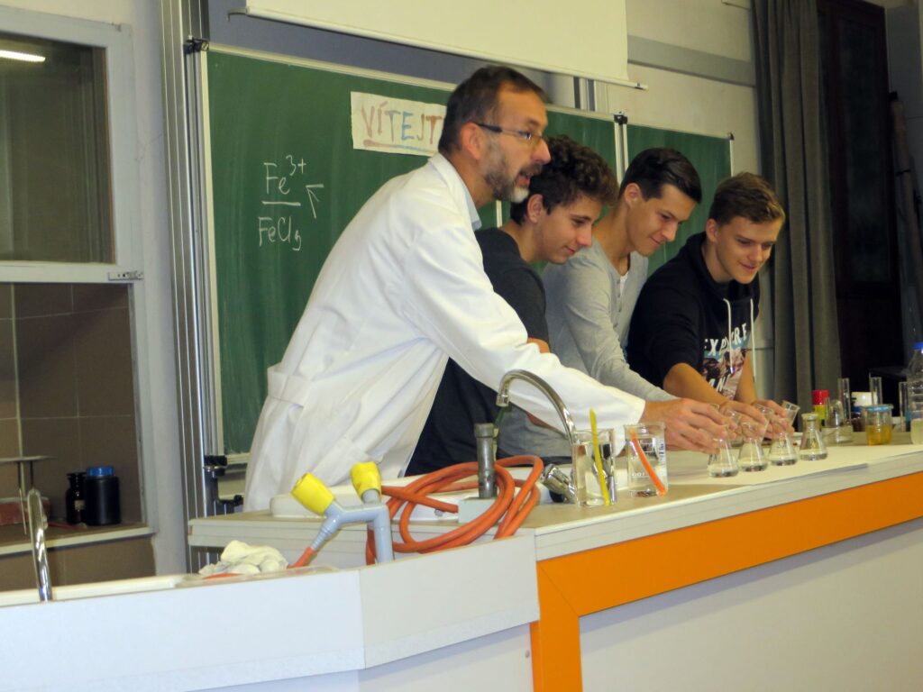 Atraktivní chemické experimenty