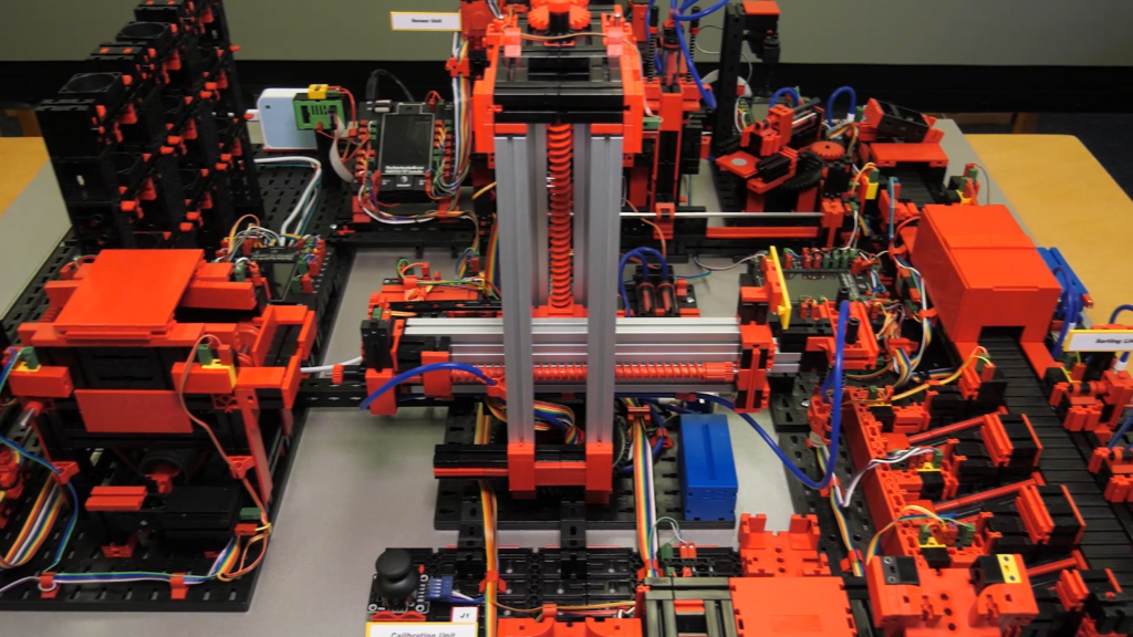 zVĚDAvosti: Továrna na stole